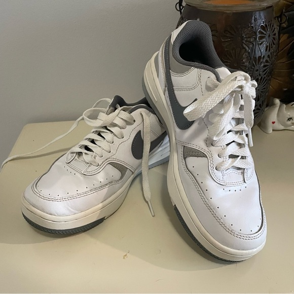 Nike White and Gray woman’s size 6.5 Sneakers - Picture 6 of 8